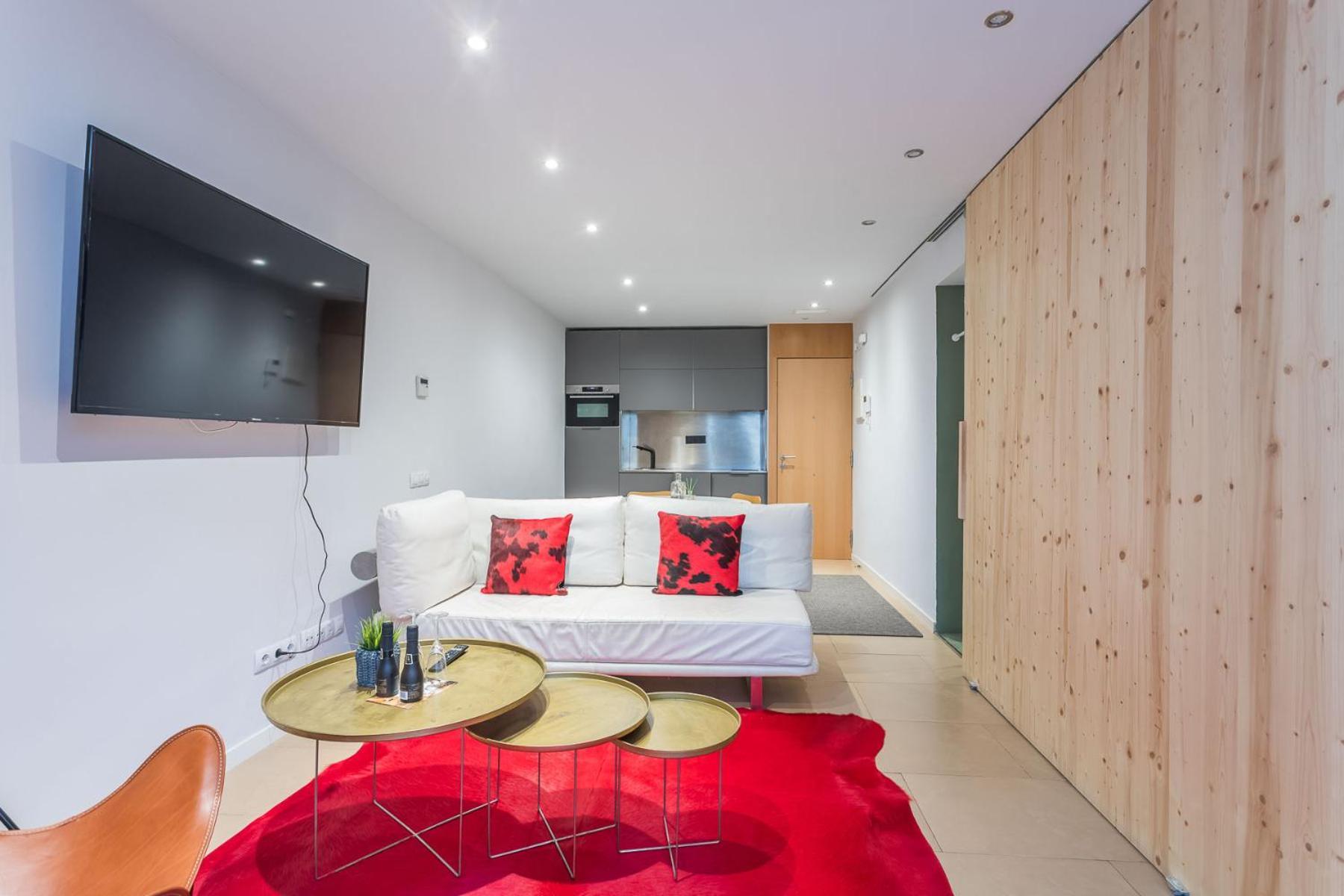 My Space Brand New In City Center Apartment *