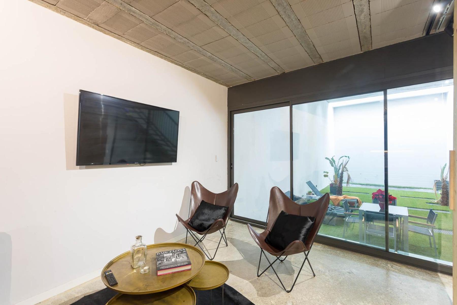 My Space Brand New In City Center Apartment *