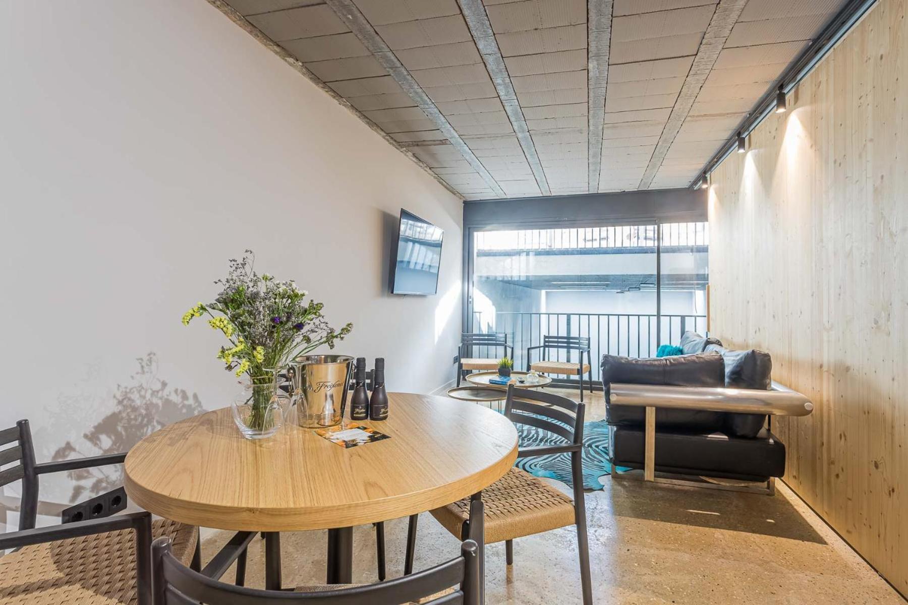 My Space Brand New In City Center Apartment